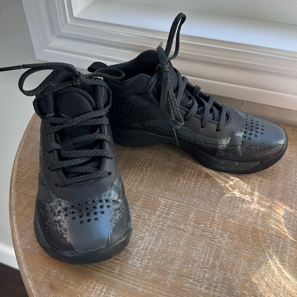 Adidas Unisex-Child Cross Em Up 5 Basketball Sneaker black size 13